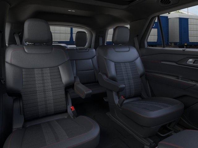 2025 Ford Explorer ST-Line photo 2