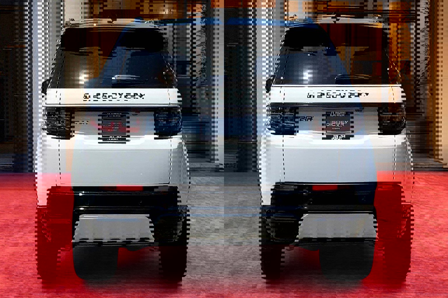 2025 Land Rover Discovery Sport Dynamic SE photo 3