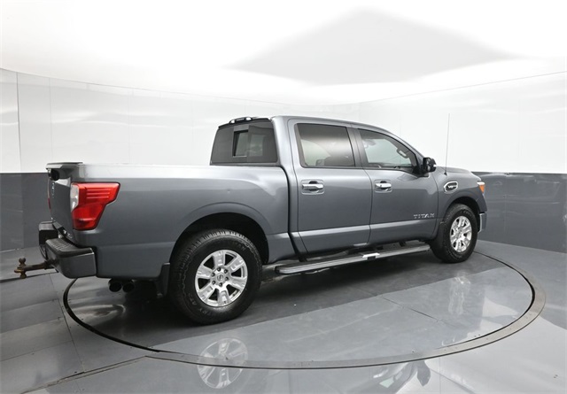 2017 Nissan Titan SV photo 15