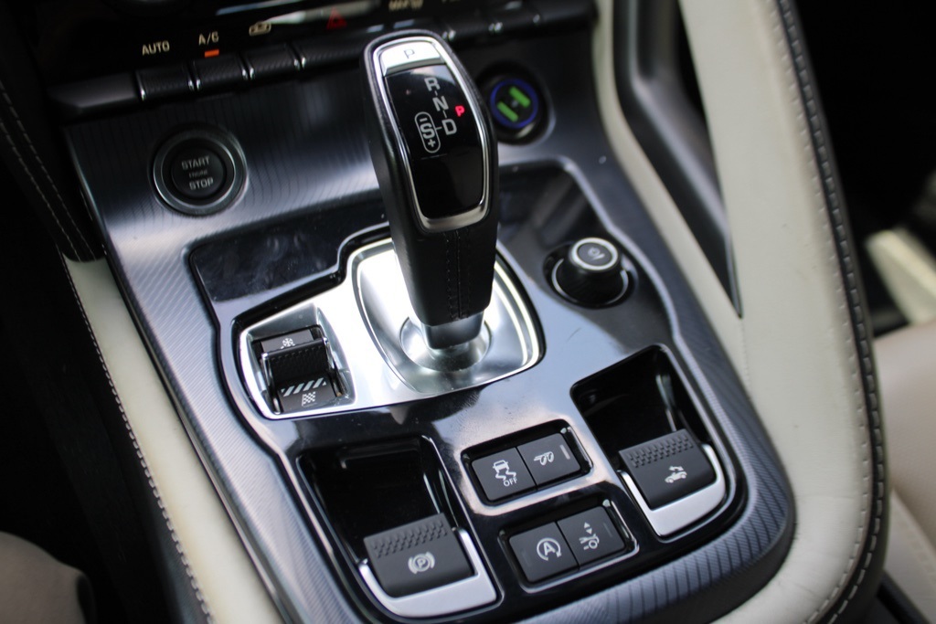 2022 Jaguar F-TYPE P450 R-Dynamic photo 21