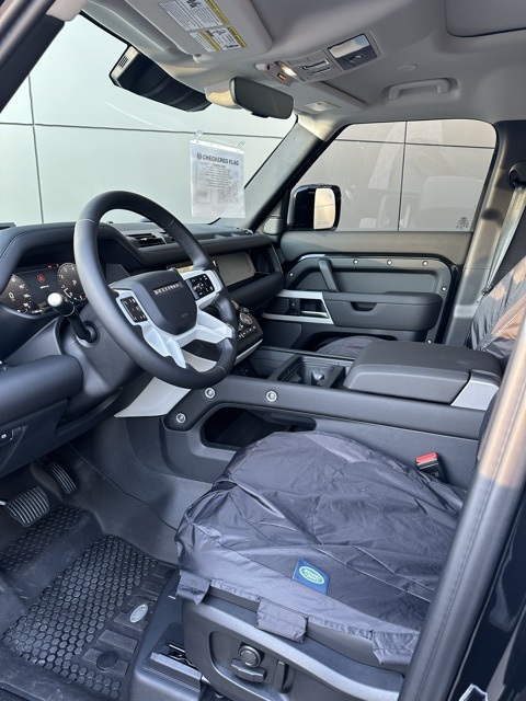 2024 Land Rover Defender 110 S photo 10