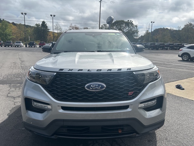 2021 Ford Explorer ST photo 9
