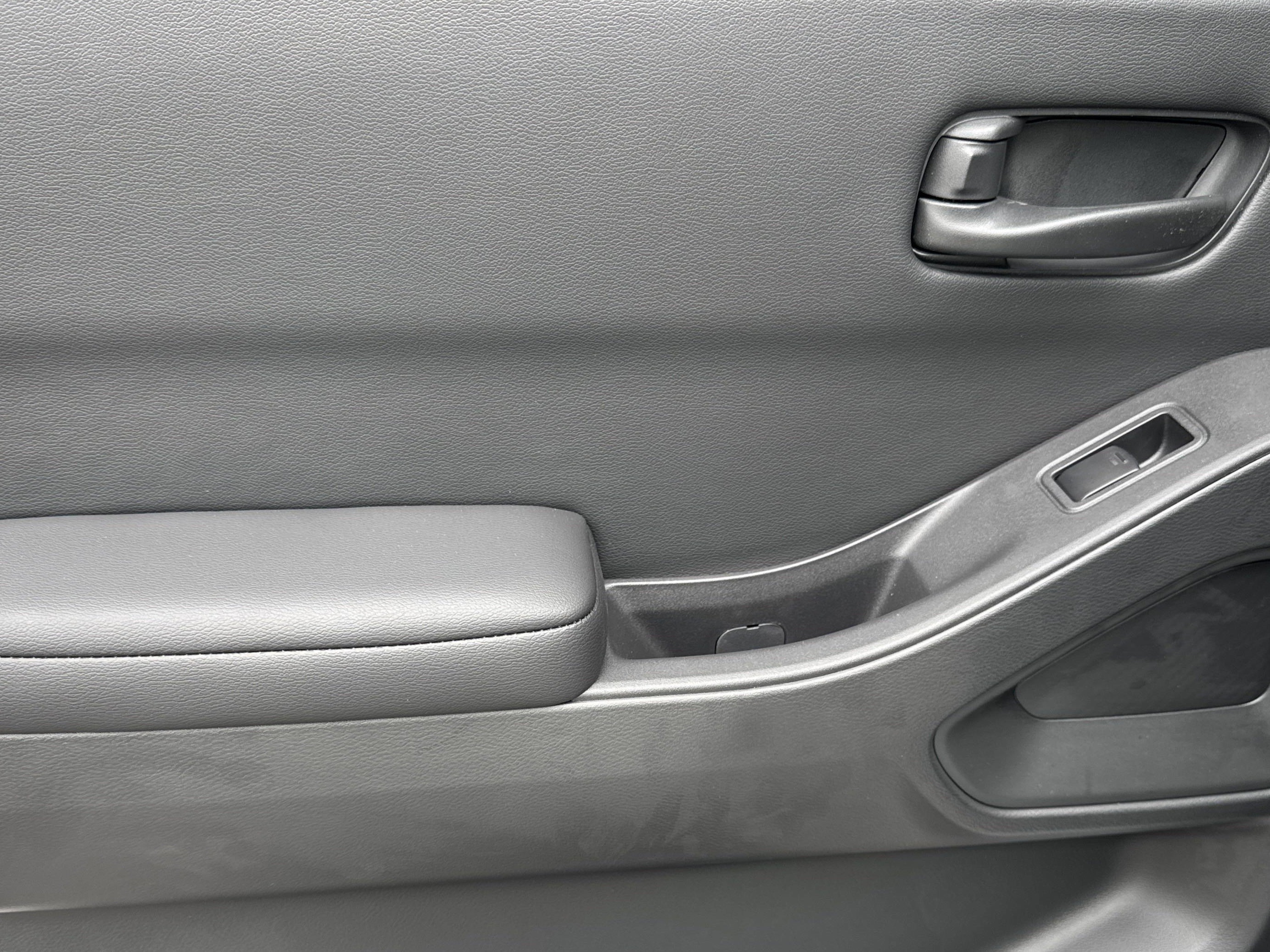 2025 Nissan Frontier S photo 9