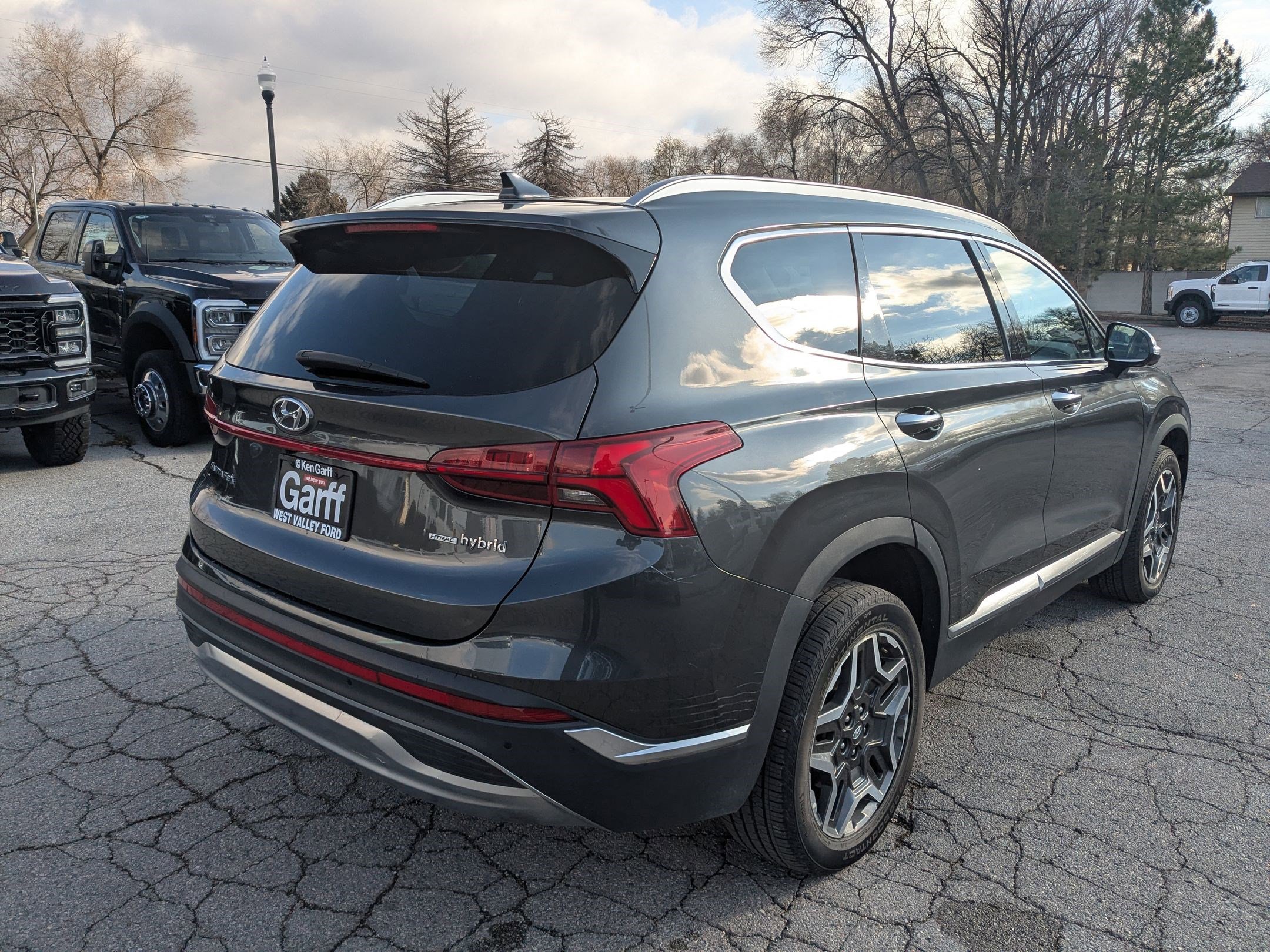 2023 Hyundai Santa Fe SEL Premium photo 2