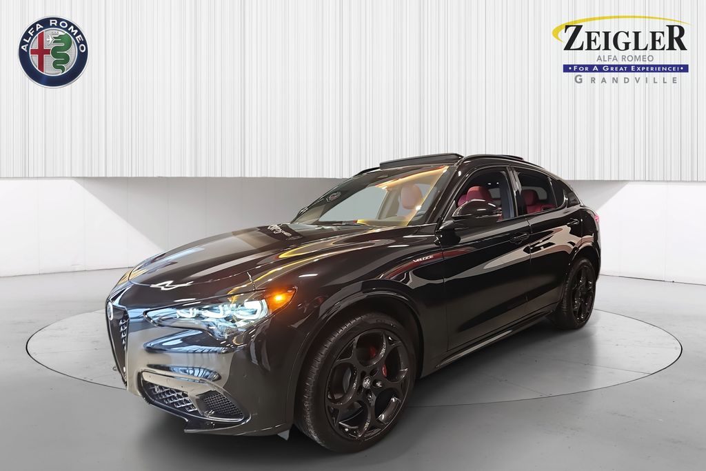 2025 Alfa Romeo Stelvio Base's photo