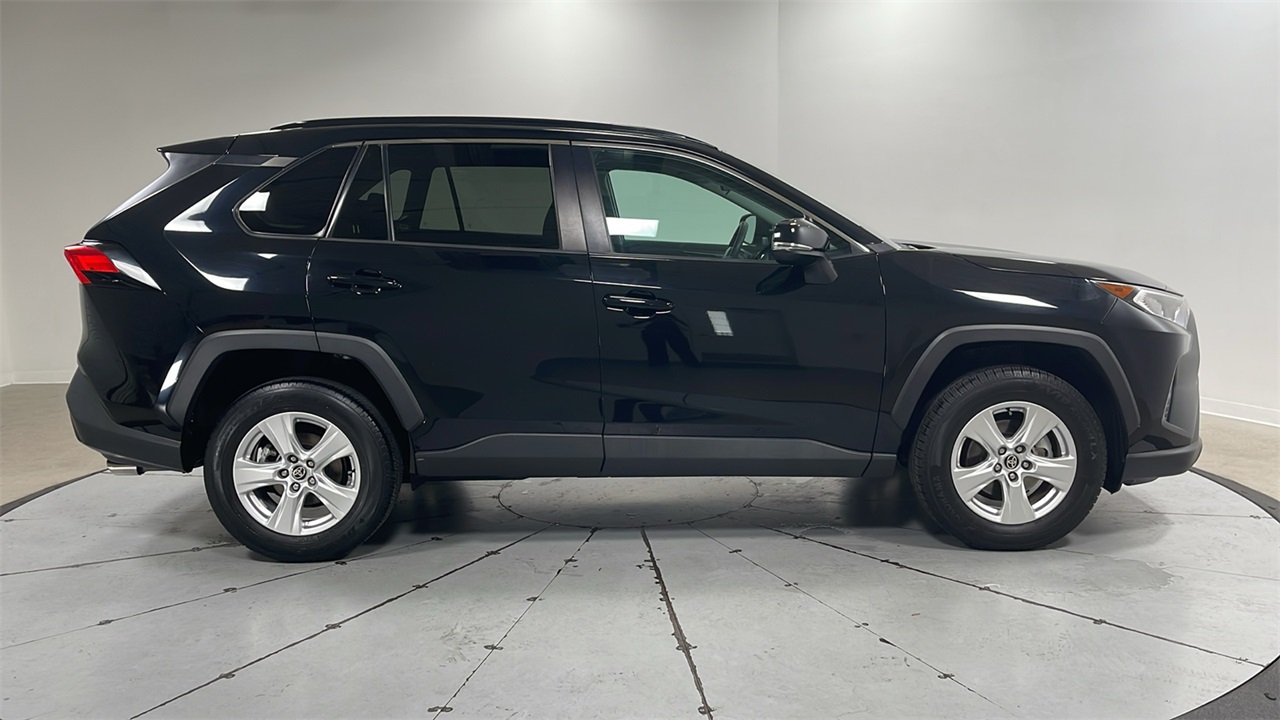 2021 Toyota RAV4 XLE photo 6