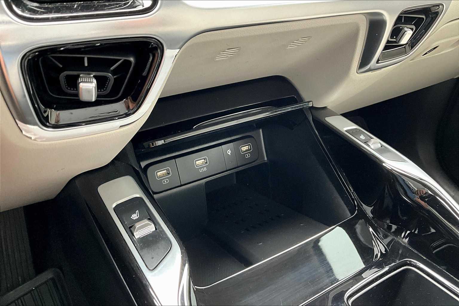2022 Kia Sorento Plug-In Hybrid SX photo 28