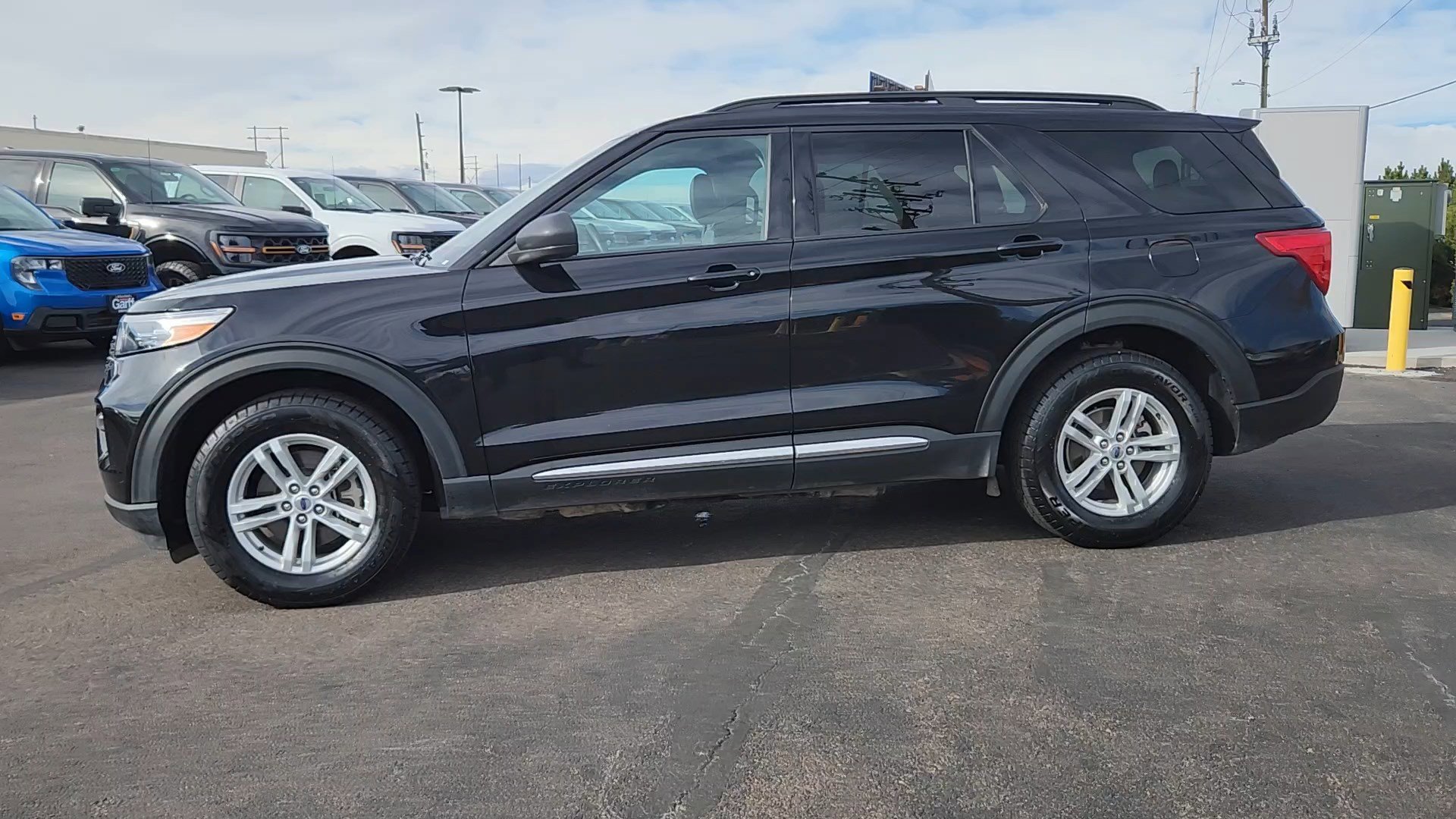 2024 Ford Explorer XLT photo 2