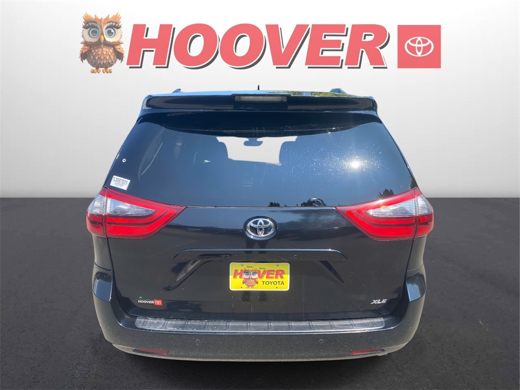 2020 Toyota Sienna XLE photo 3
