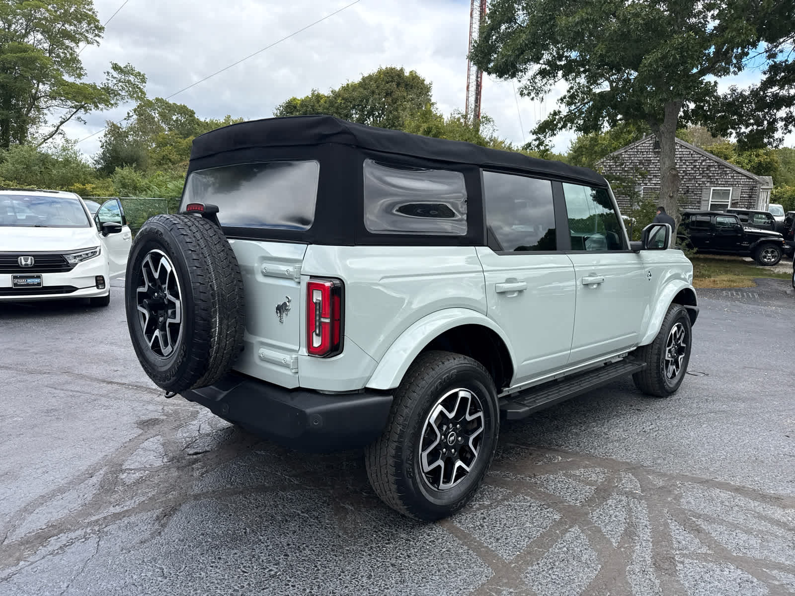 2021 Ford Bronco Outer Banks photo 3