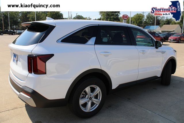 2026 Kia Sorento LX photo 4