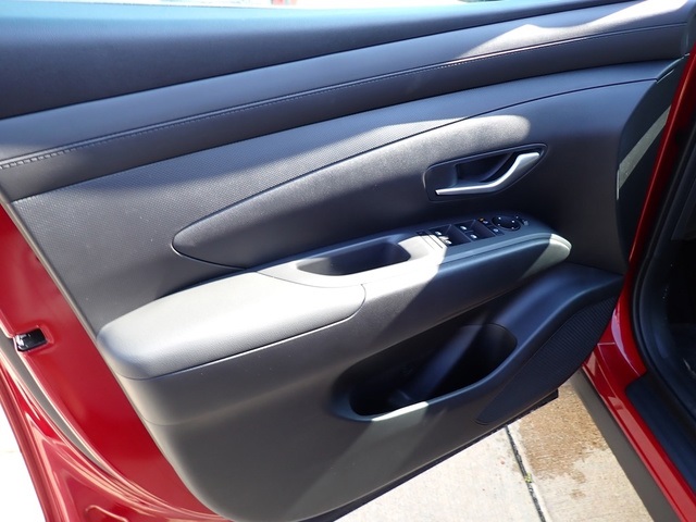 2025 Hyundai Tucson SE photo 13