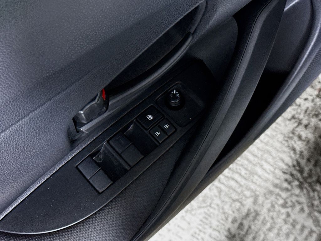 2025 Toyota Corolla Hybrid LE photo 16