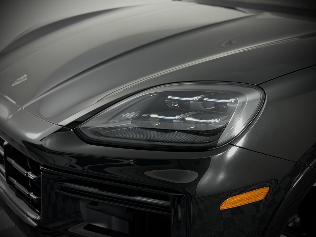 2025 Porsche Cayenne Turbo E-Hybrid Coupe photo 12