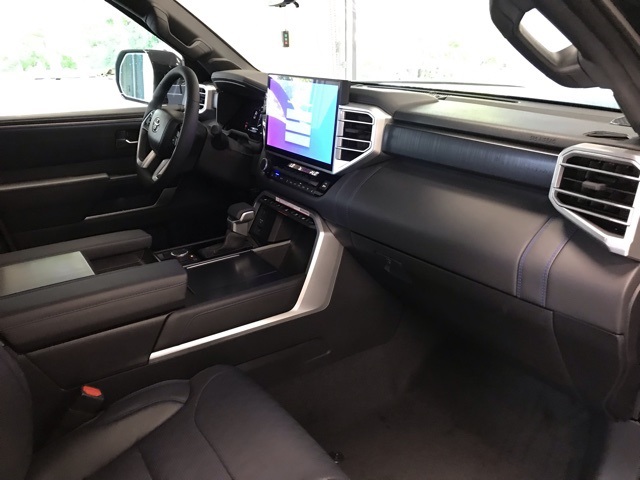 2025 Toyota Tundra Platinum CrewMax photo 12