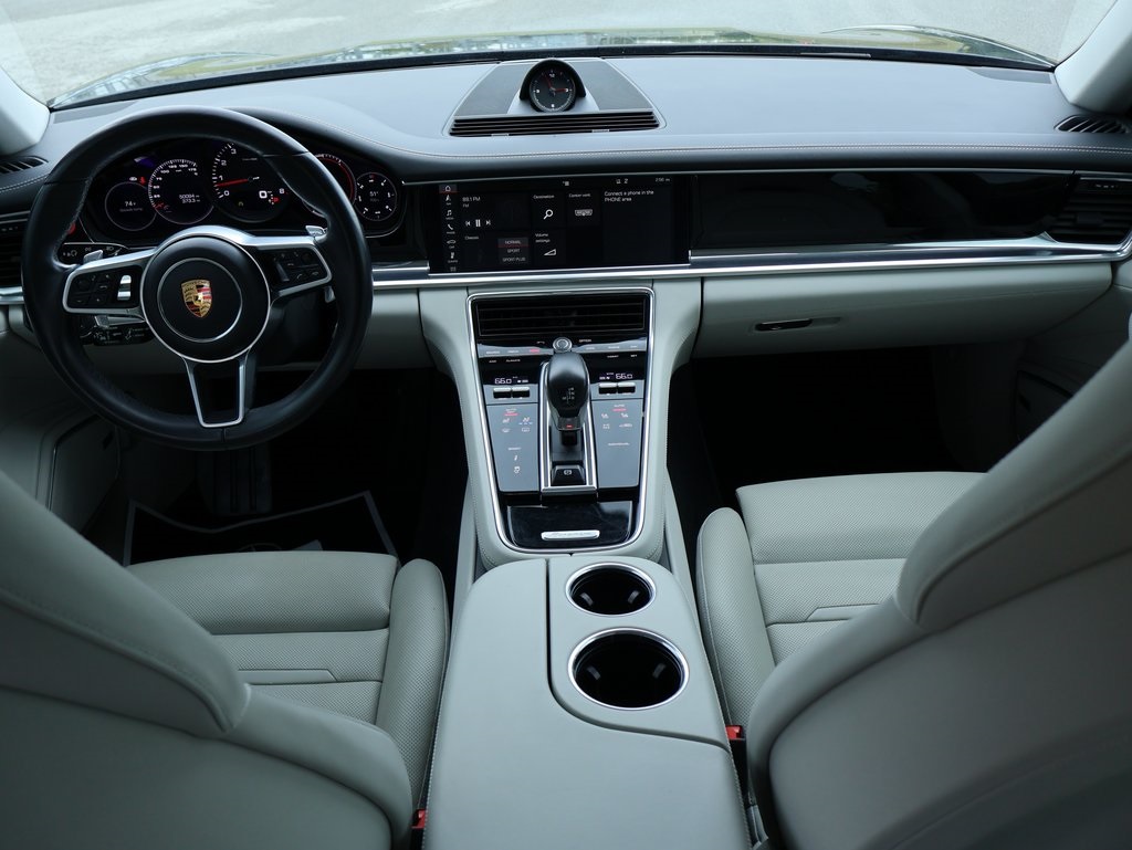 2018 Porsche Panamera Base 4 photo 18