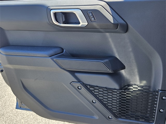 2025 Ford Bronco Base photo 25
