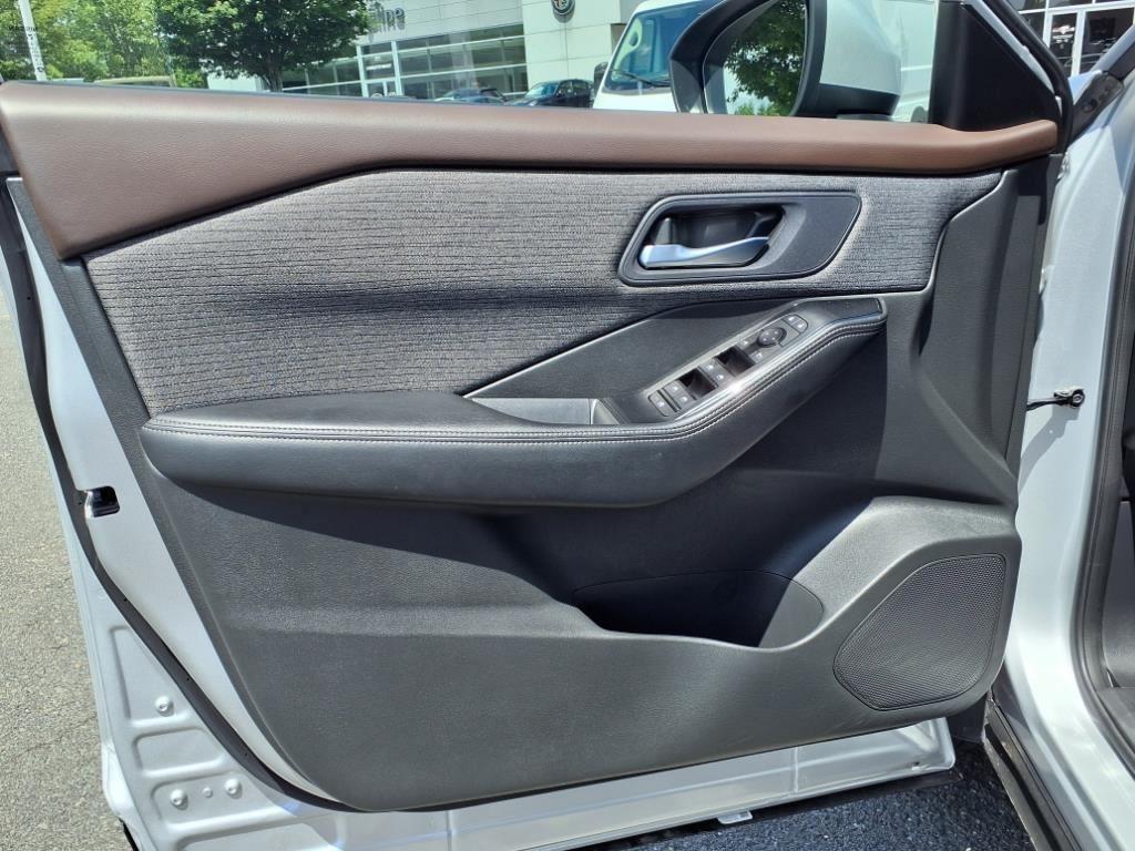 2023 Nissan Rogue SV photo 4