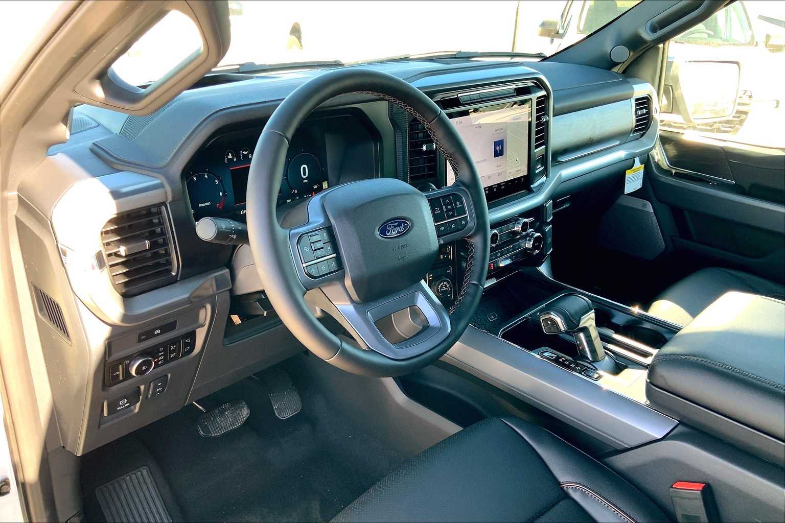 2025 Ford F-150 Lariat photo 8