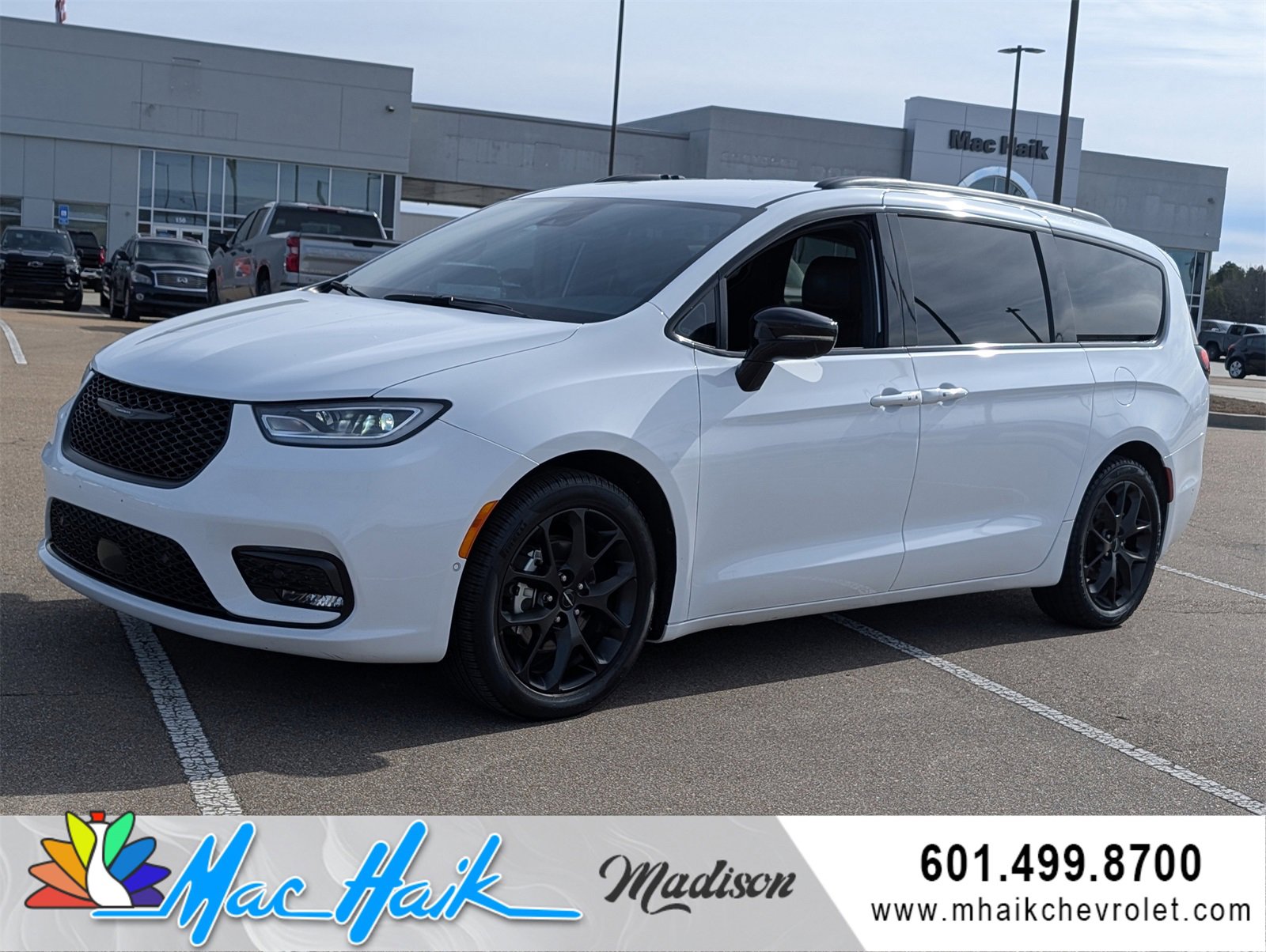 2024 Chrysler Pacifica Touring L's photo