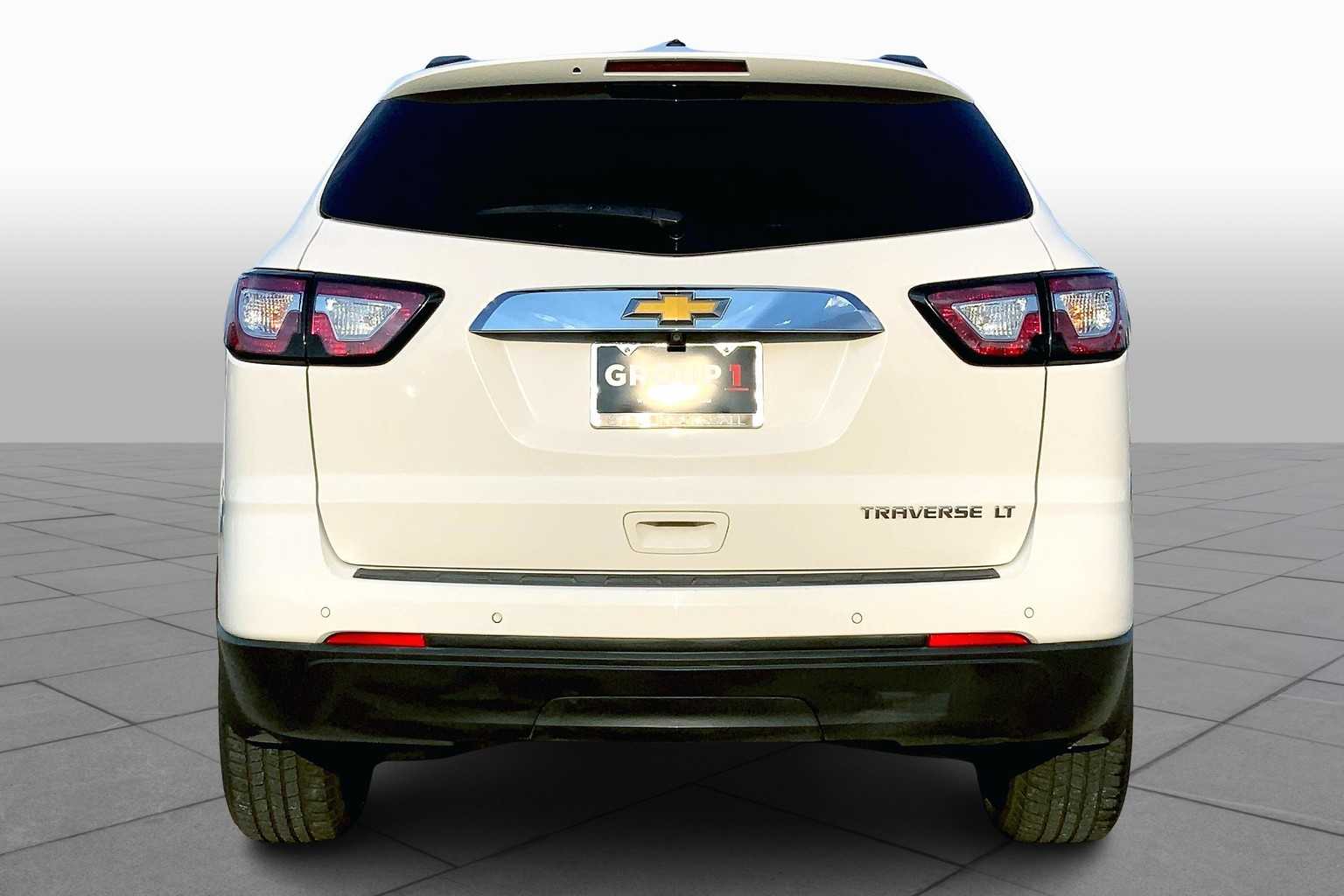 2015 Chevrolet Traverse 1LT photo 4