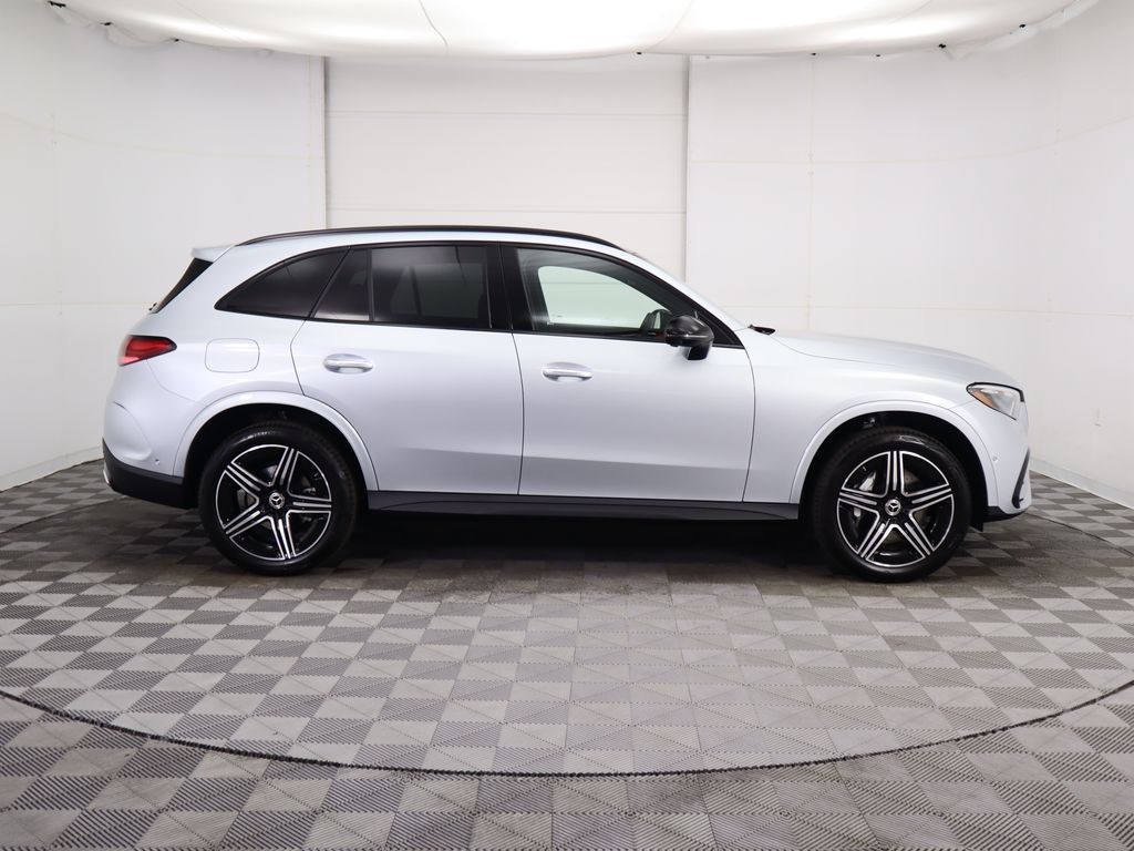 2026 Mercedes Benz GLC 300 photo 4