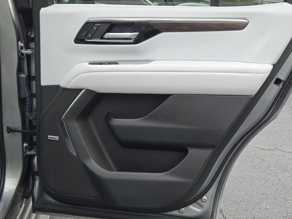 2025 Chevrolet Tahoe Premier photo 10