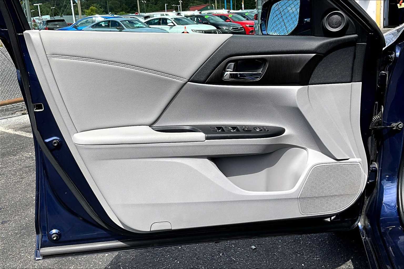 2014 Honda Accord EX photo 18