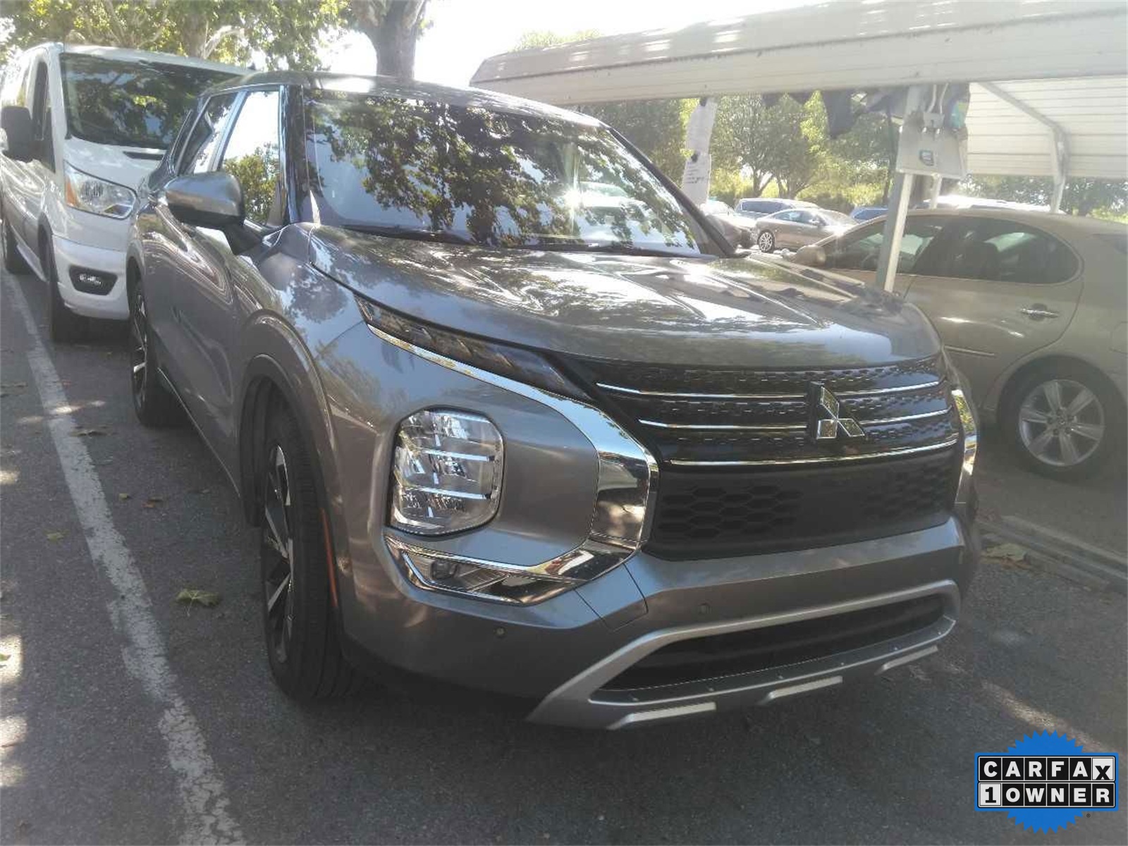 2024 Mitsubishi Outlander SE's photo