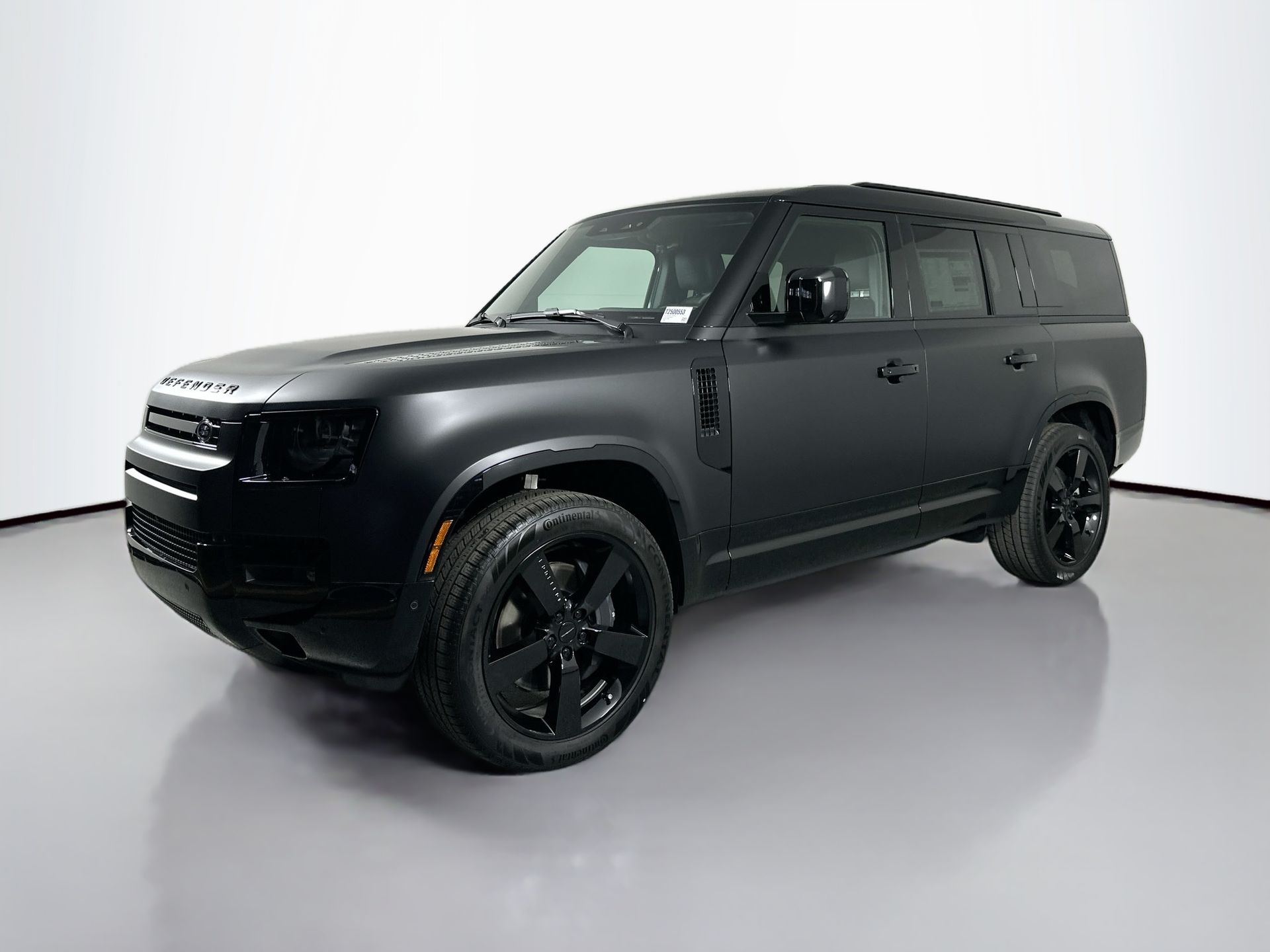 2026 Land Rover Defender X-Dynamic SE's photo