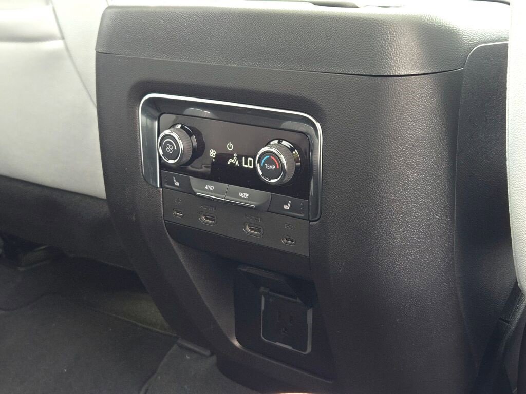 2025 Chevrolet Tahoe Premier photo 9
