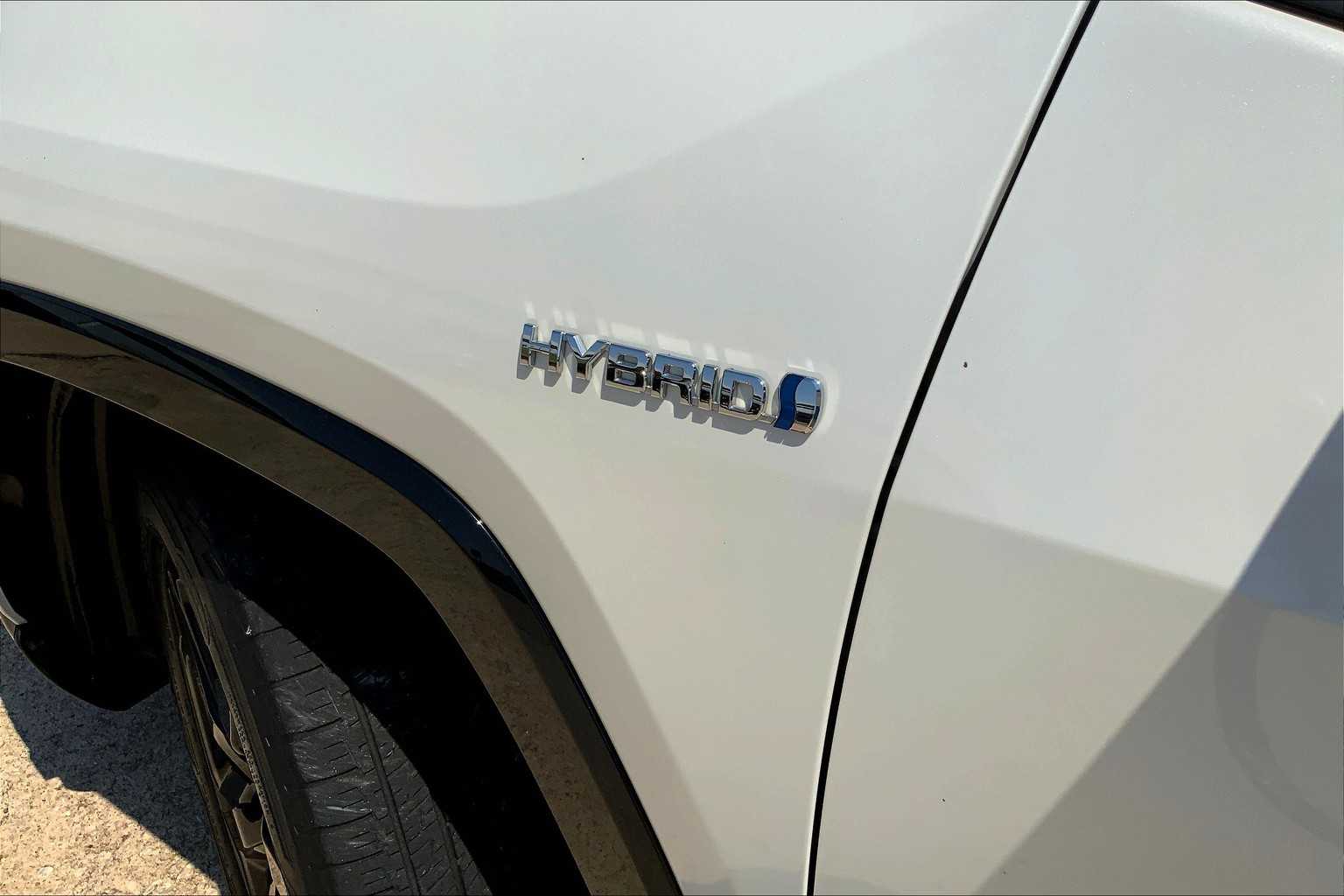 2019 Toyota RAV4 Hybrid XSE photo 29