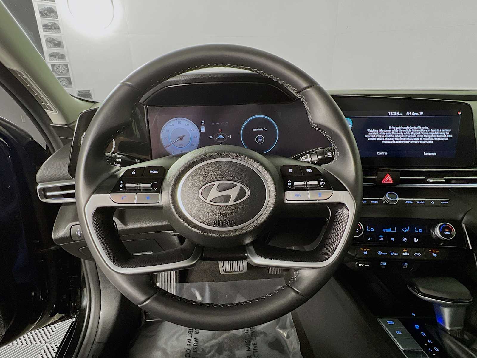 2024 Hyundai Elantra SEL Convenience photo 11