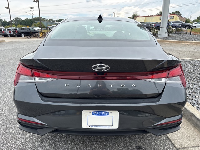 2021 Hyundai Elantra SEL photo 6