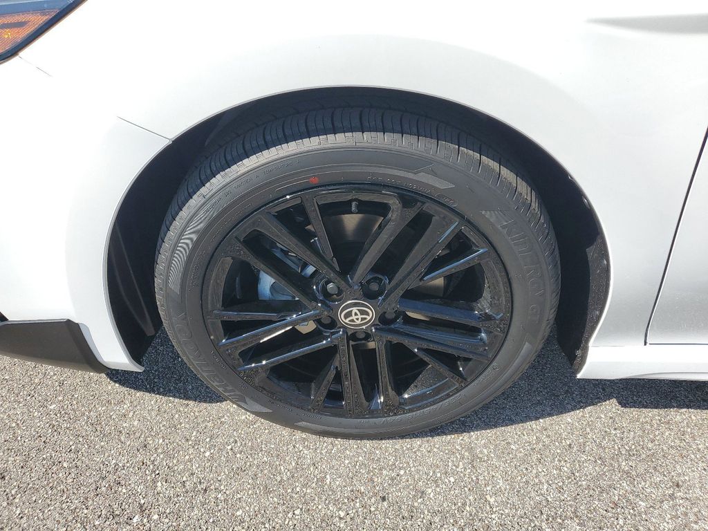 2025 Toyota Camry SE photo 9