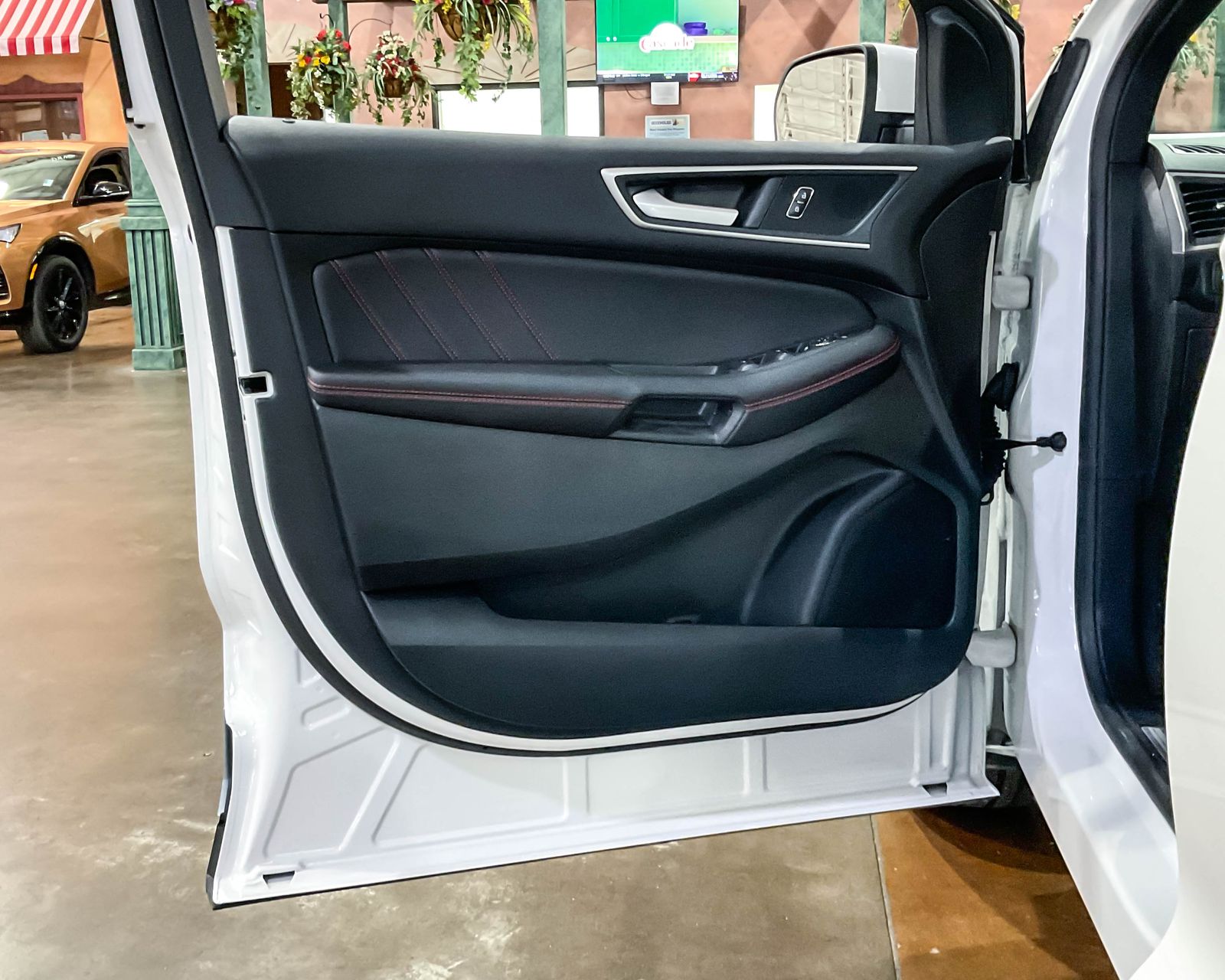 2024 Ford Edge ST photo 9