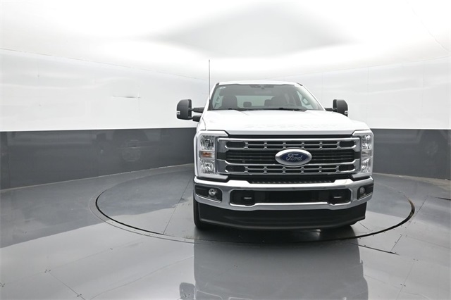 2025 Ford F-250 XLT photo 2
