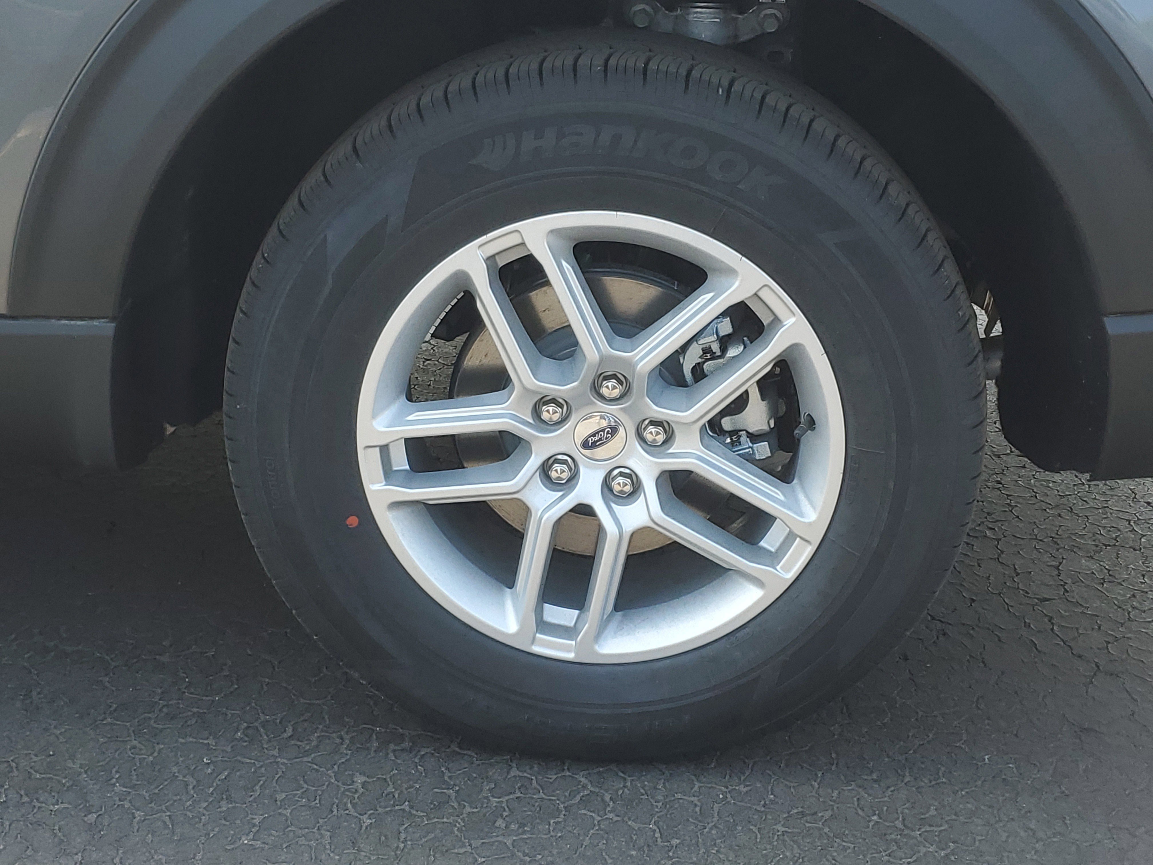 2025 Ford Explorer photo 2