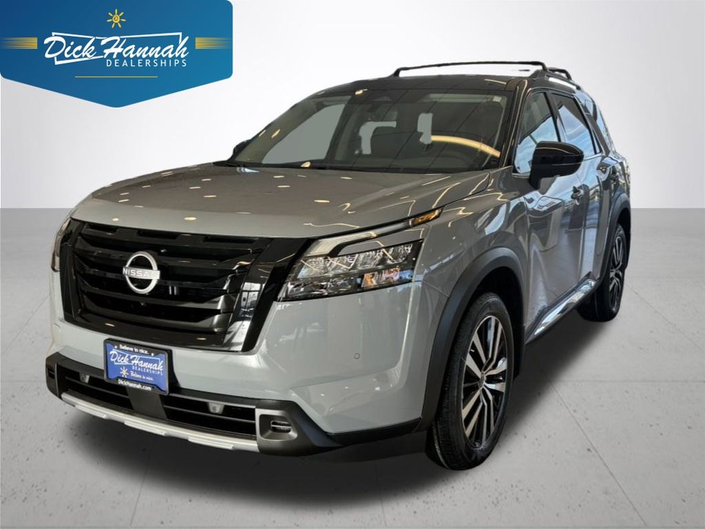 2025 Nissan Pathfinder Platinum's photo