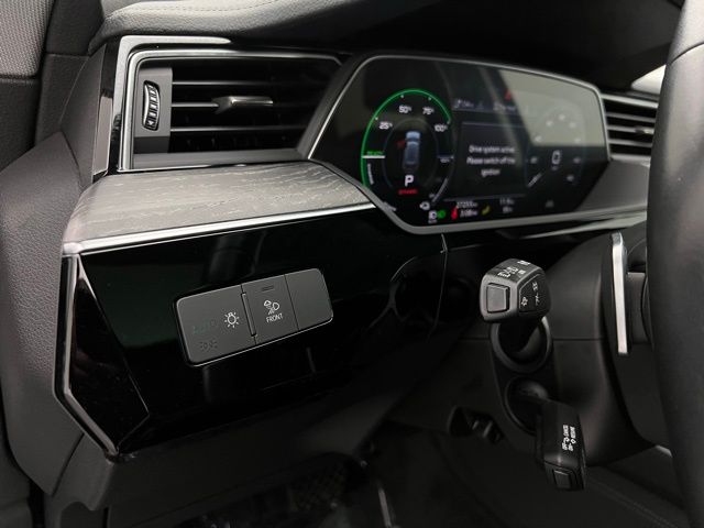 2022 Audi e-tron Premium Plus photo 19