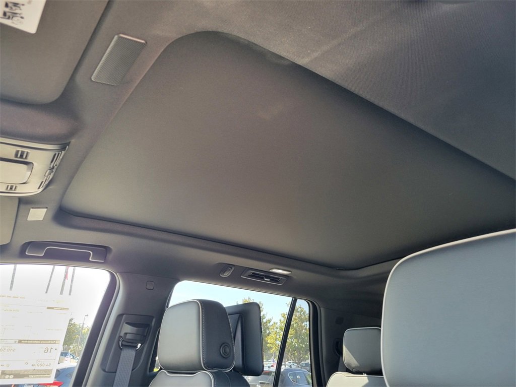 2025 Chevrolet Tahoe Premier photo 13