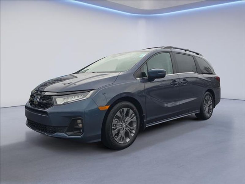2026 Honda Odyssey Touring's photo