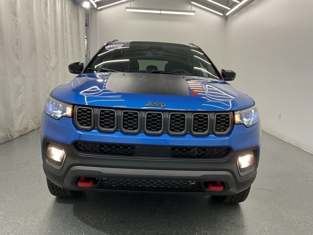 2026 Jeep Compass Trailhawk photo 3