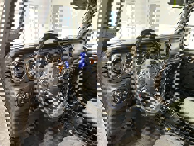 2020 Jeep Gladiator Sport S photo 2