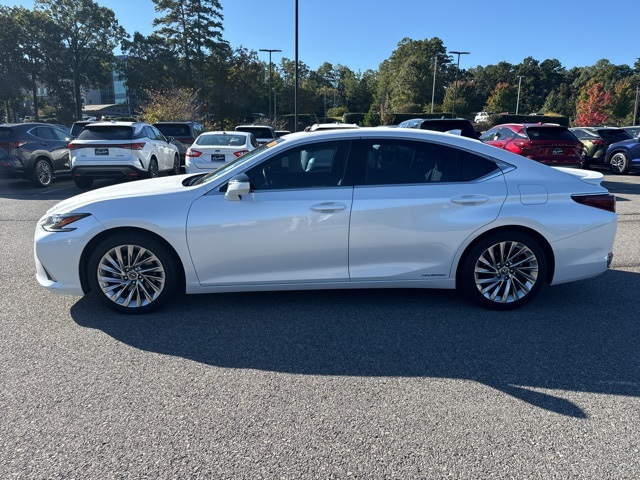 2022 Lexus ES 300h Ultra Luxury photo 4