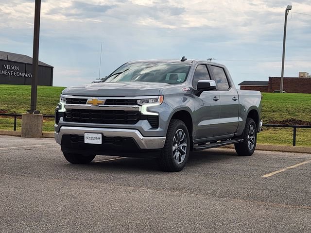 2025 Chevrolet Silverado 1500 LT photo 2