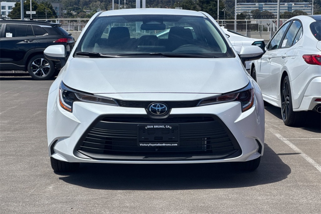 2025 Toyota Corolla LE photo 3