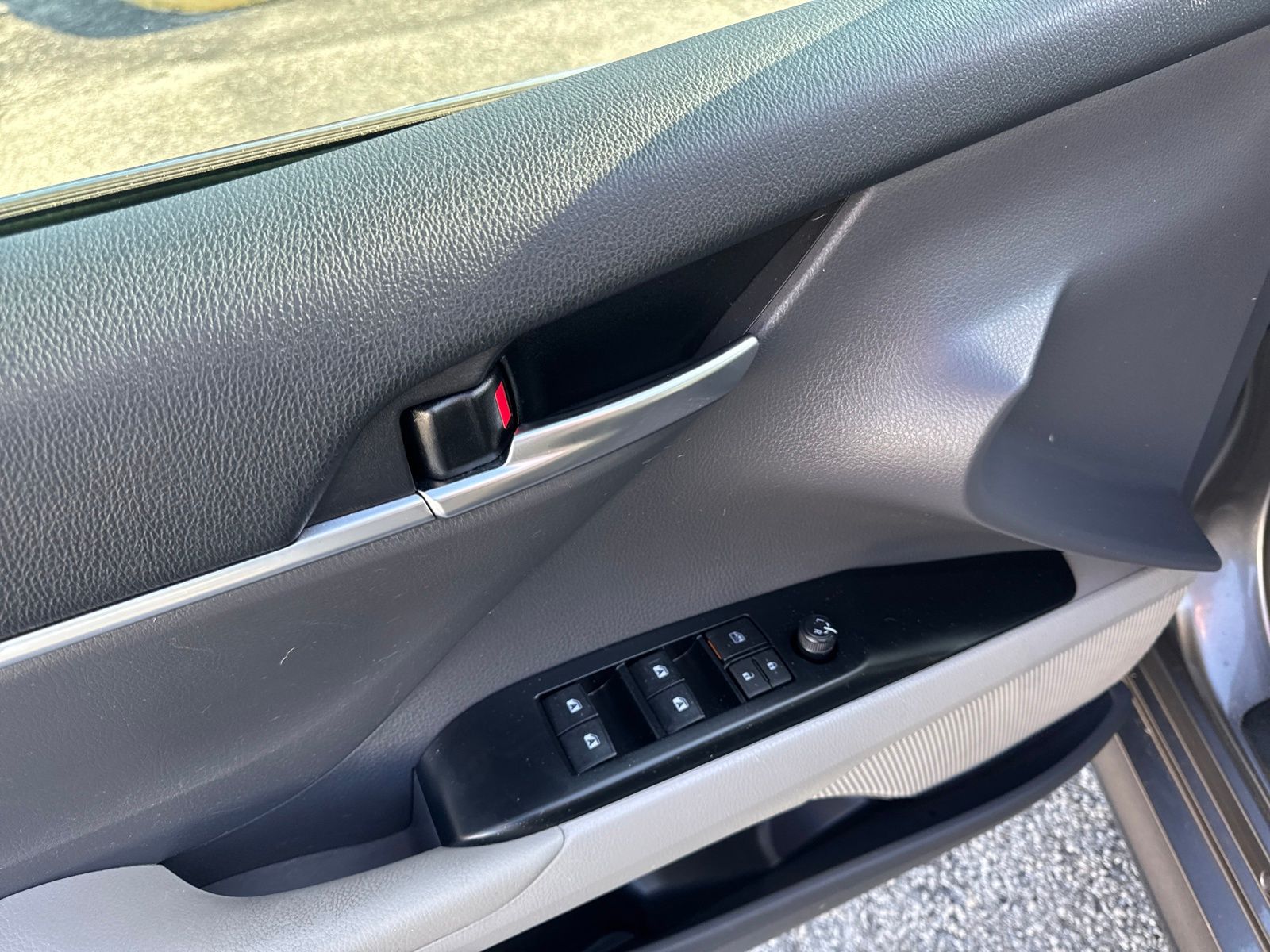 2019 Toyota Camry LE photo 12