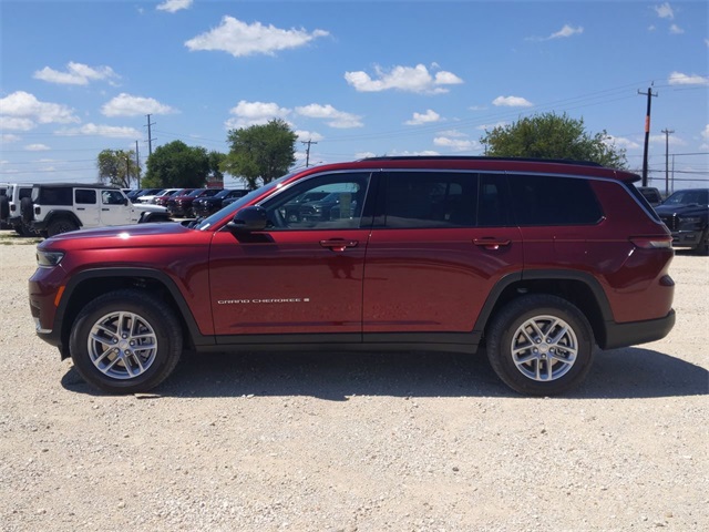 2025 Jeep Cherokee Laredo photo 3