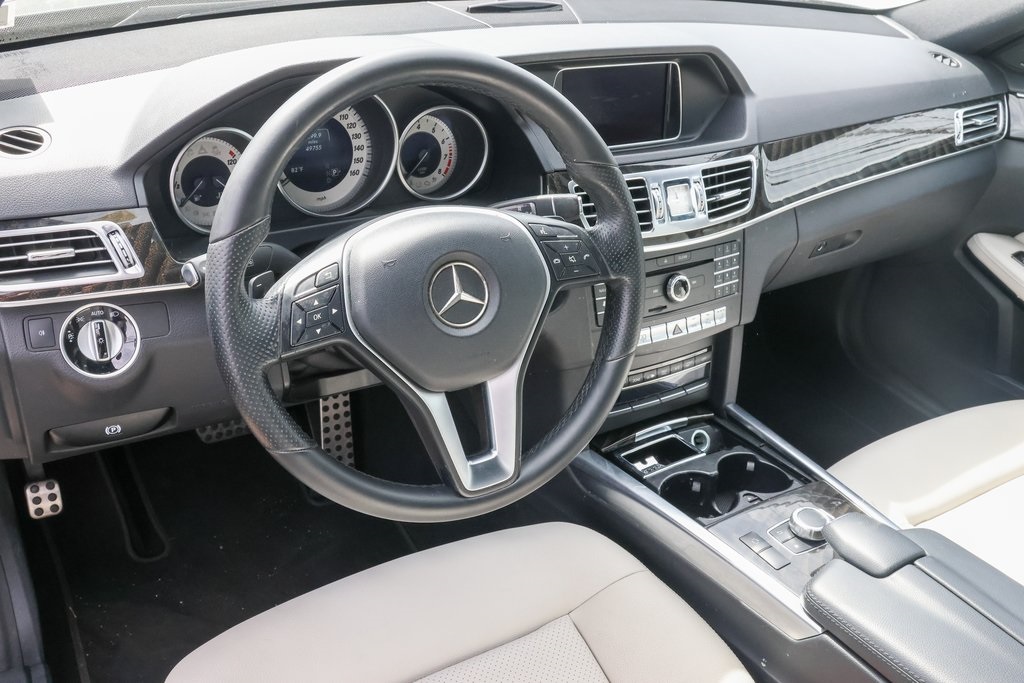 2016 Mercedes Benz E 350 4MATIC photo 3